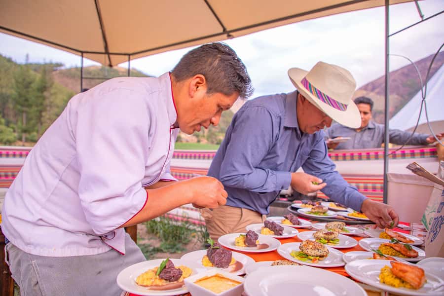 08am Departure Rainbow Mountain Tour: Late Morning Tour - Lunch and Snacks: The Cold-Weather Fuel You’ll Be Thankful For