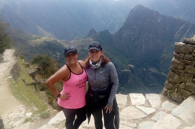 2 Day Hiking Short Inca Trail to Machu Picchu - Guides on the Trail: How José and Carlos Change the Day