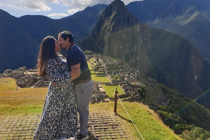 2-Day Sacred Valley & Machu Picchu Group Tour from Cusco - The train + Aguas Calientes night: the logistics you should care about