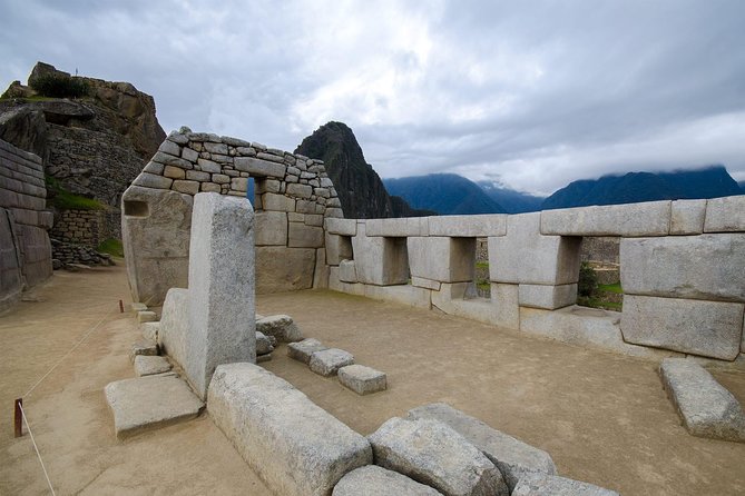 2-Day Short Inca Trail to Machu Picchu - Day 2: Early Start, the First Big Reveal, and Your Guided Machu Picchu Time
