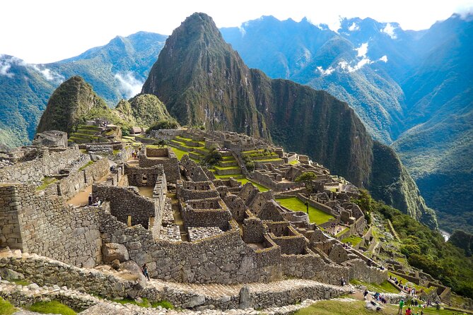 2-Day Tour: Sacred Valley & Machu Picchu – All Tickets Included - Guides and pacing: how this tour stays fun instead of exhausting