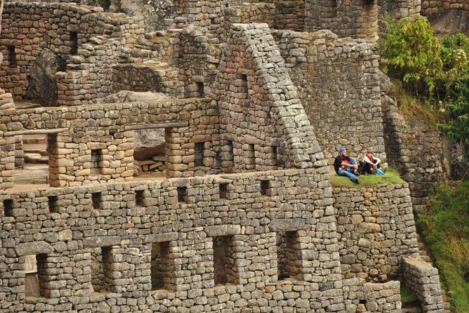 4-Day Lares Trek to Machu Picchu from Cusco - Guides and group size: why it feels smoother in real life