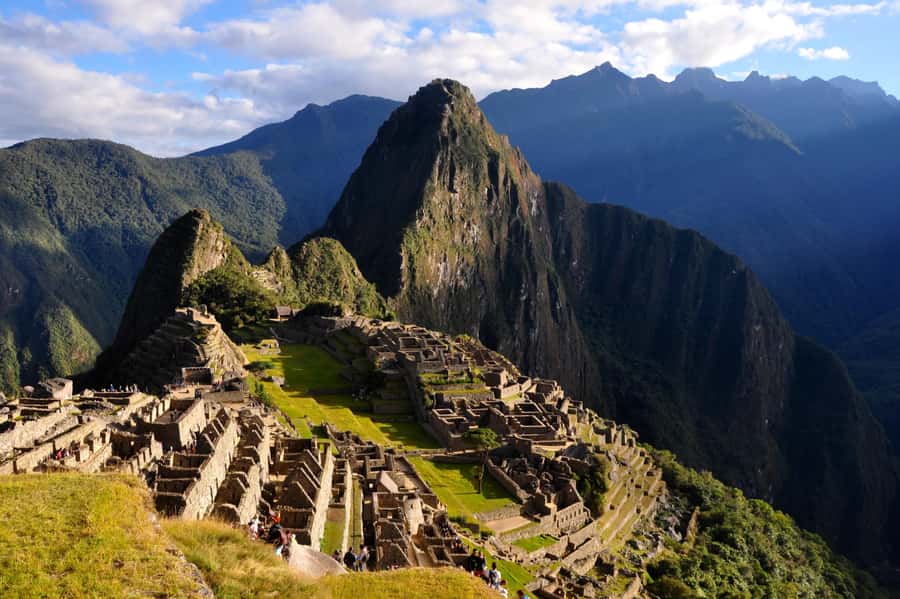 4 Days Inca Jungle Adventure to Machu Picchu - Cloud forest hiking: plantations, an Inca route, and a family-house pause