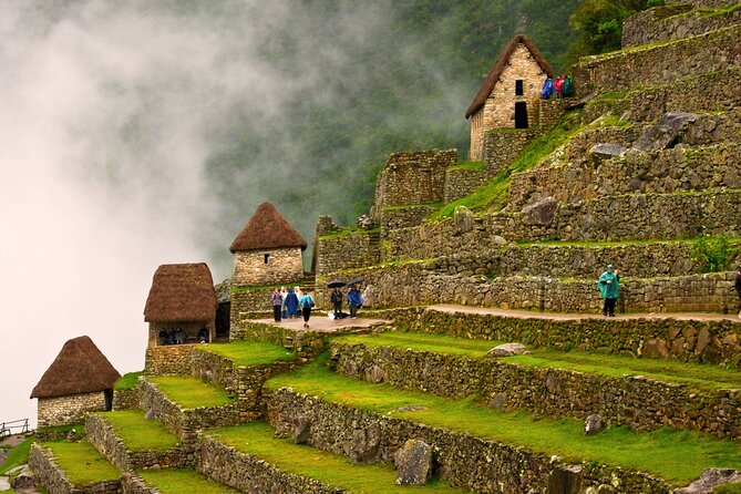 4 Days Inca Trail To Machu Picchu - Day 3: 15 km, ruins like Runcurakay and Chaquicocha, then Wiñaywayna