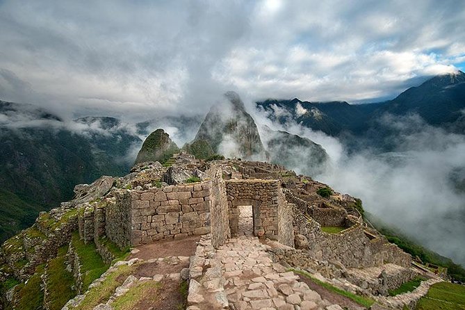 6-Day Cultural Tour to Machu Picchu - Saqsayhuamán views and the Temple of the Moon rituals