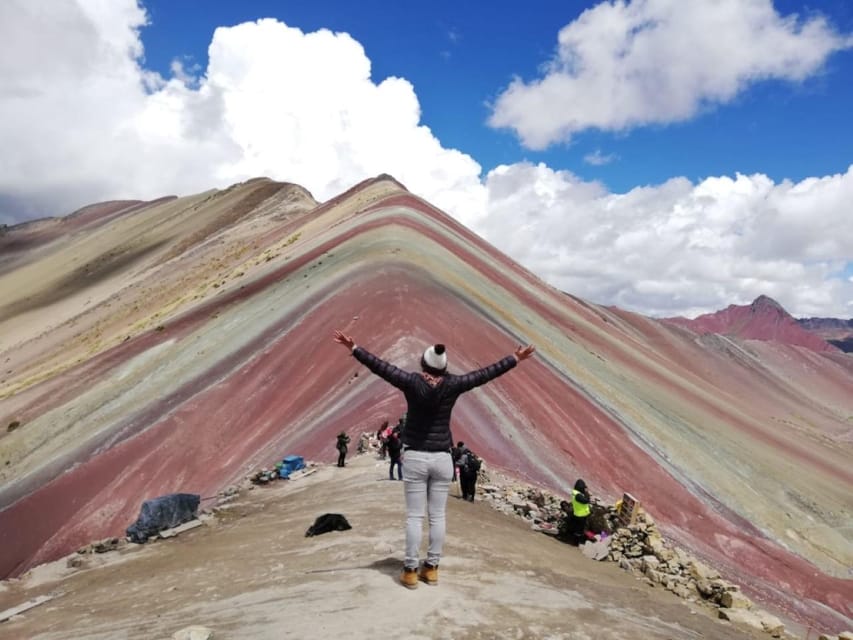7 Colors Mountain - At the summit: exploring the colored peaks and taking photos