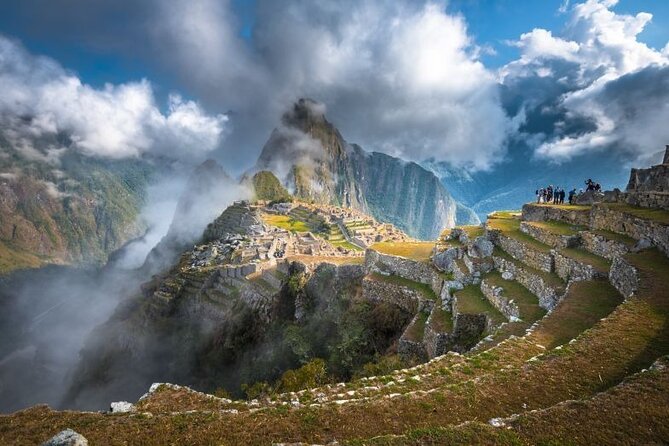 Belmond Hiram Bingham Train to Machupicchu - Full Day - The Hiram Bingham Train Ride: Cars, Views, and Live Music