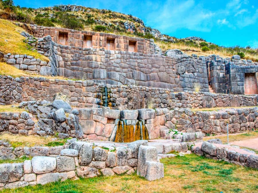 City Tour Cusco Qoricancha Sacsayhuaman y Tambomachay - Puka Pukara: the military/control stop people often skip