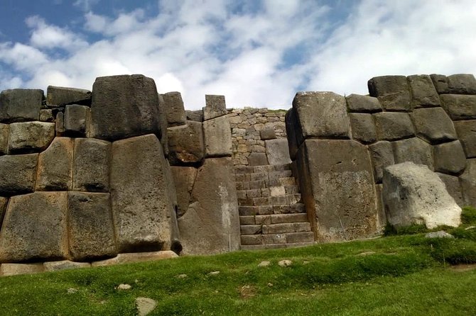 City Tour in Cusco & visit Museum South American Camelid Private. - Qorikancha (Templo del Sol): Inca Sacred Space Meets Colonial Walls