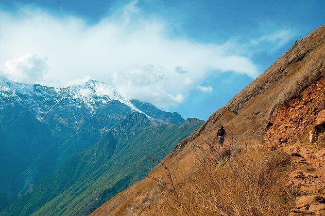 Classic Choquequirao Trek – 5 Days / 4 Nights - Chiquisca day: a steep descent, fruit crops, and Apurímac canyon drama