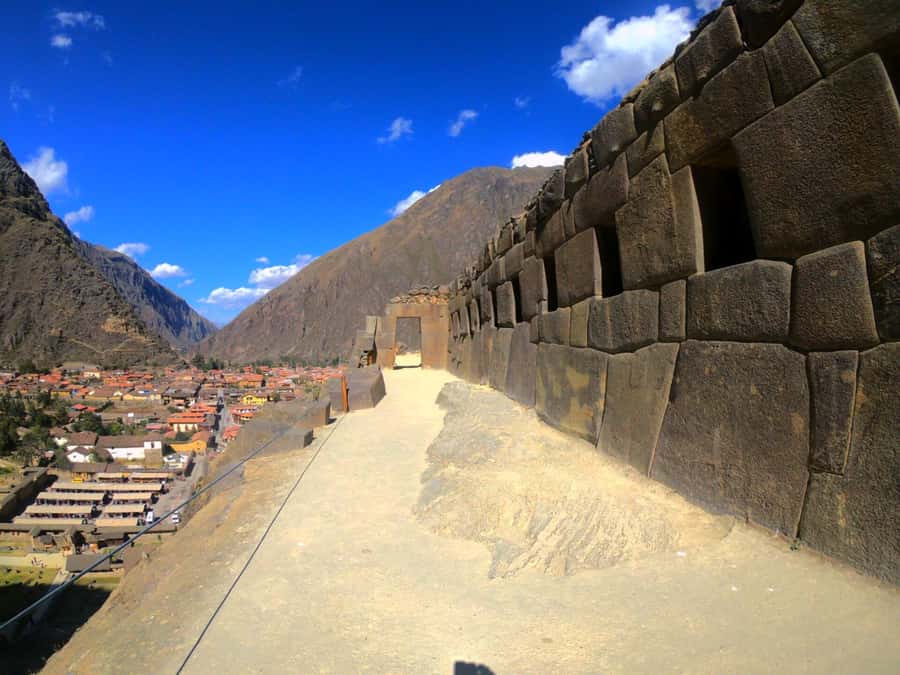 Classic Sacred Valley full day - Chinchero: textiles and an archaeological center in one stop