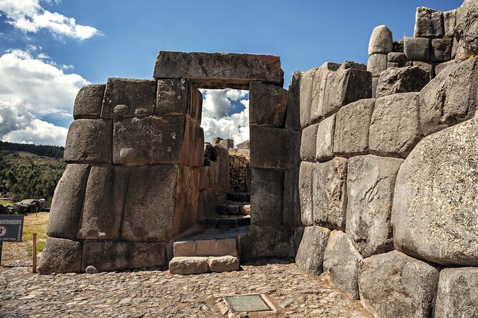 Cusco 7 days Tour in Machu Picchu, Humantay Lake and Vinicunca - Machu Picchu Day: CONSETUR bus up, about 2 hours with a private guide