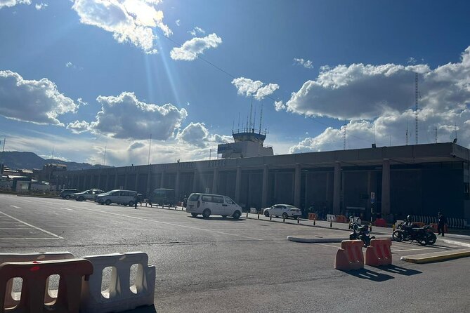 Cusco Airport Pickup and Private Transfer - Finding Your Driver: Signs, WhatsApp, and Avoiding Airport Confusion
