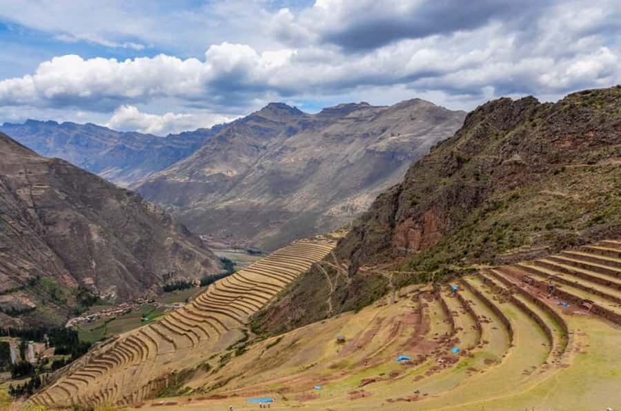 Cusco: Full-Day Tour of The Sacred Valley With Lunch - Ollantaytambo fortress and town: the Sacred Valley entrance, explained