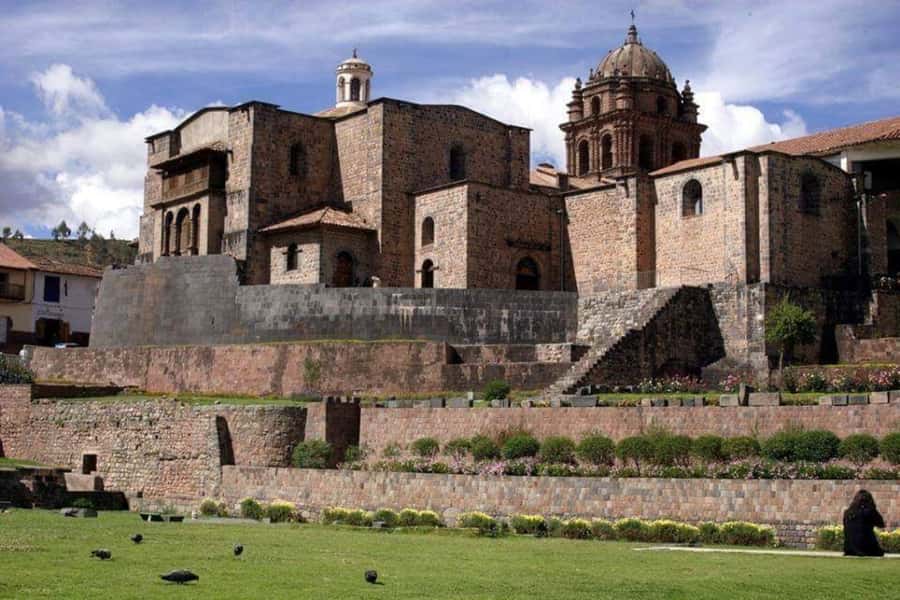 Cusco: Half-Day City Tour - Sacsayhuamán: limestone engineering and the solar-shrine idea