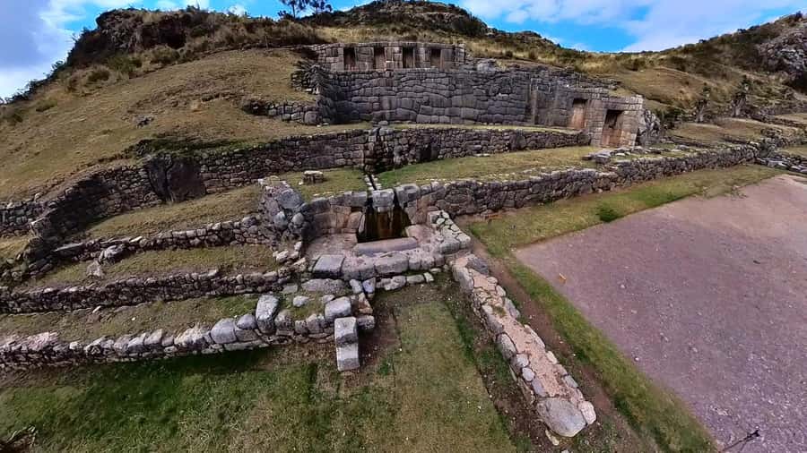 Cusco : Half-Day Explore Inca Ruins qoricancha sacsayhuaman - The guide: bilingual explanations, plus what to expect with language