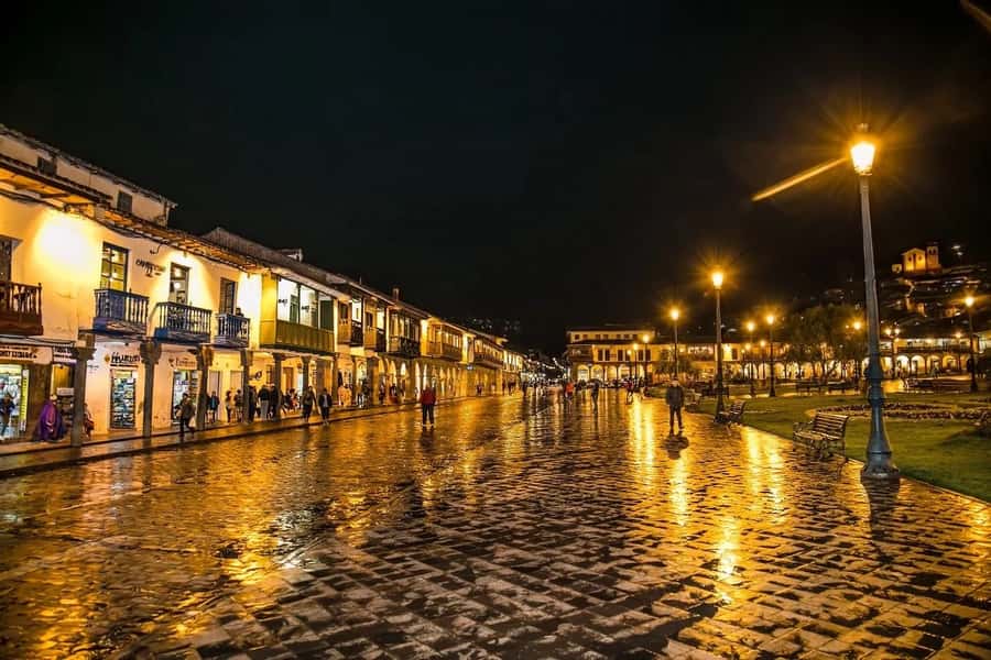 Cusco: Legends and History Night Tour with Pisco Sour - San Blas and the ancient lanes: where the legends come alive