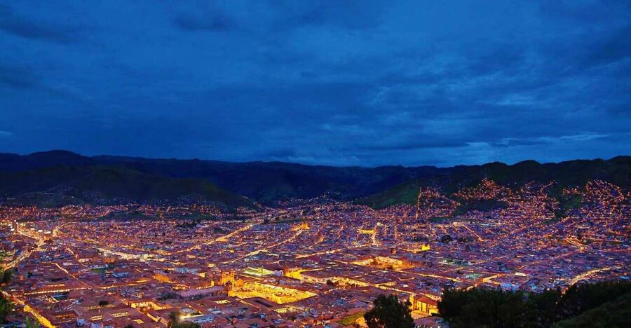 Cusco: Legends and History Night Tour with Pisco Sour - English or Spanish guiding: how that affects your night