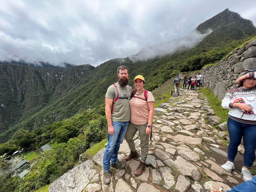 Cusco: Machu Picchu Day Trip with Train + Entrance ticket - Machu Picchu with a guide: what the guided tour adds