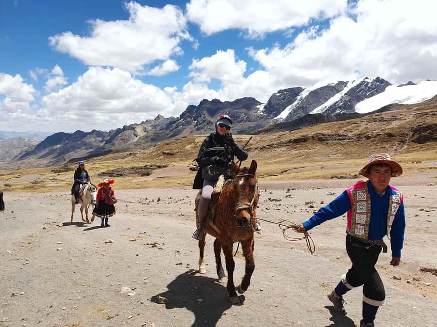 Cusco: Rainbow Mountain Horseback Riding Tour + lunch - Before 5 a.m. in Cusco: pickup, transport, and Cusipata breakfast