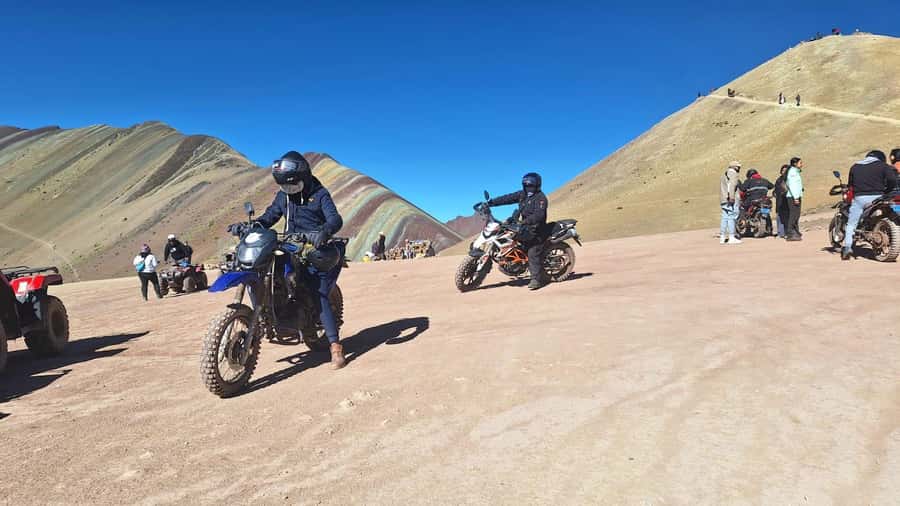 Cusco: Rainbow Mountain In Quad Bikes /walk 5 minutes/+meals - Best photo strategy: the 7-minute walk to the red valley hill