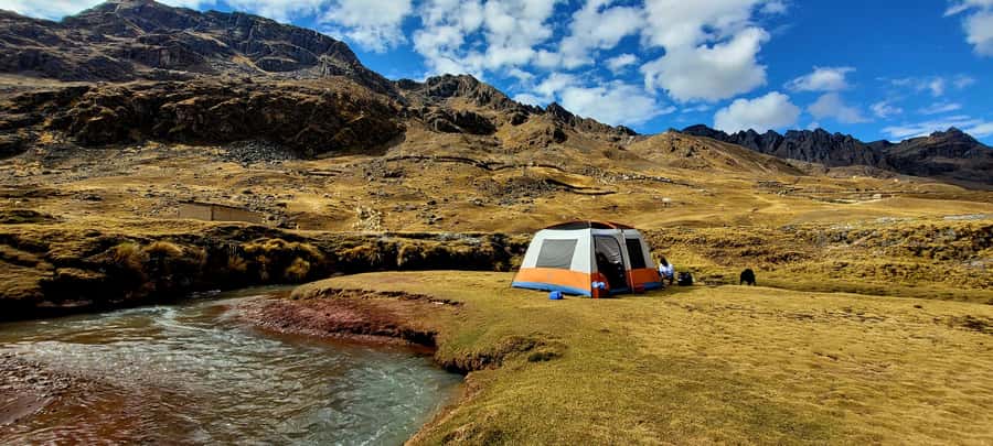 Cusco: Rainbow Mountain & Red Valley Tour with Picnic meals - Hiking to Vinicunca (Rainbow Mountain): pace, inclines, and cold
