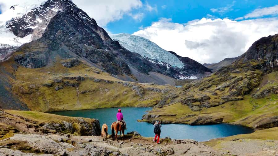 Cusco: Seven Lagoons of Ausangate Hiking Day Trip with Lunch - The first walk to the lakes’ viewpoint (and why it’s your big photo moment)