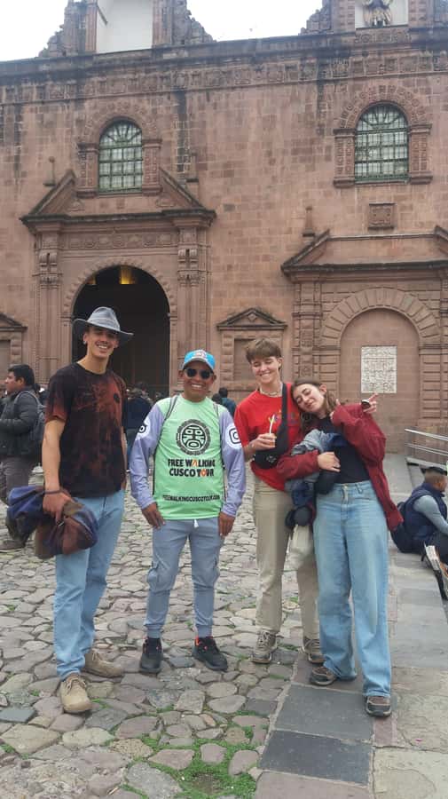 Cusco: Walking Tour with a Local Guide - Plaza de Armas: the square as a living story