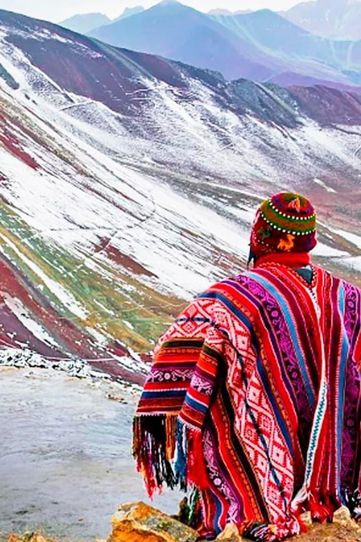 Day trip to Rainbow Mountain and Red Valley - Parking lot to Rainbow Mountain: the 2-hour hike that sets the tone
