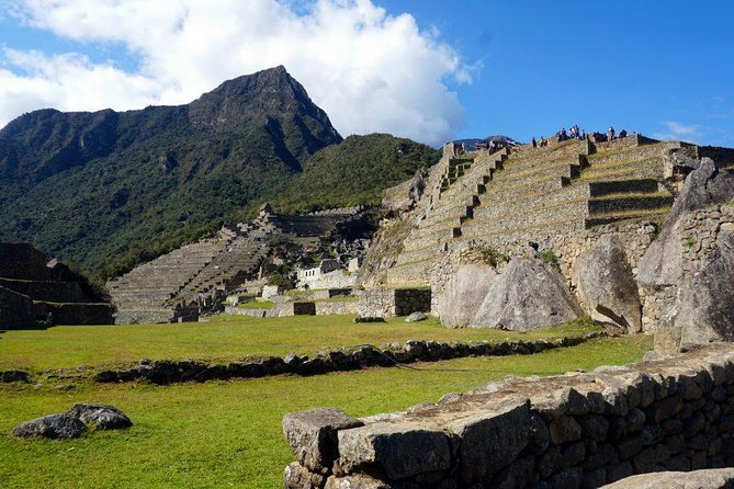 Epic Machu Picchu 2-Day Adventure by Car with Overnight Stay - The Hidroelectrica to Aguas Calientes hike: what to expect and how to pace it