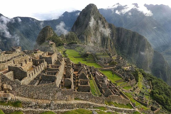 Exclusive Huayna Picchu Tour in 1 Day from Cusco - Cusco to Ollantaytambo by private car, then the train to Aguas Calientes