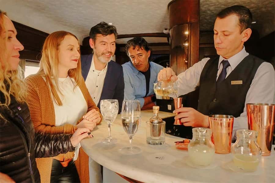 Excursion Cusco - Puno - Titicaca Observatory Train - Cultural Show, Live Music, And The Pisco Sour Moment