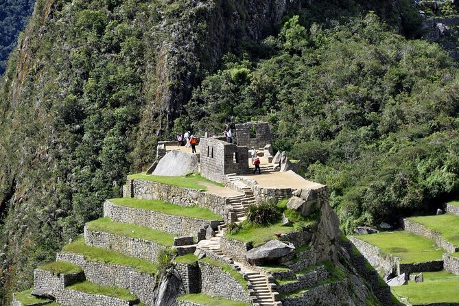 Experience Machu Picchu sustainably on a private tour from Cusco - Train to Aguas Calientes: A Sustainable Way In