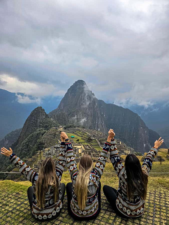 From Cusco: 1-day Machu Picchu Tour by Train - Up to Machu Picchu: bus zigzags, ticket checks, and circuit choices