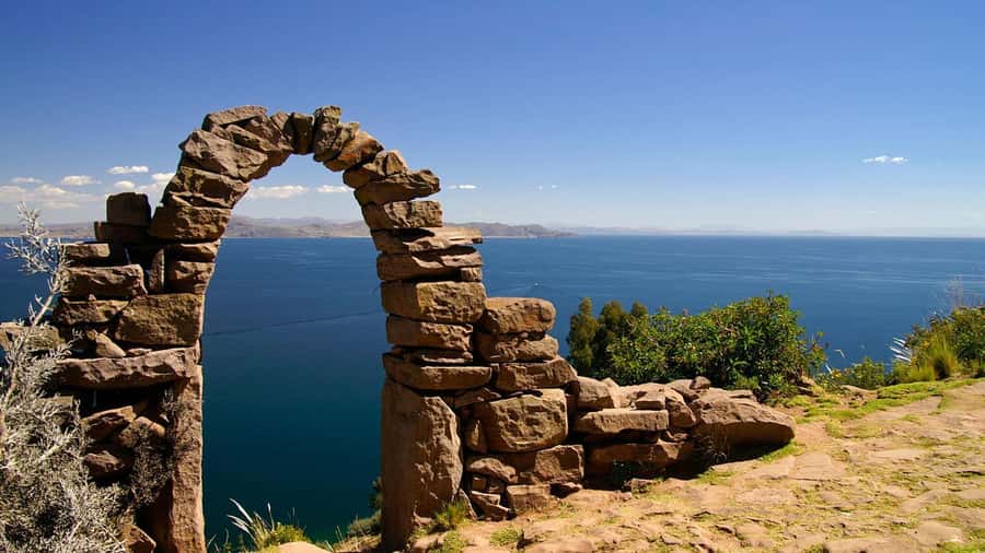 From Cusco: 2-Day Lake Titicaca Tour - Day 2: from Puno port to Uros floating islands