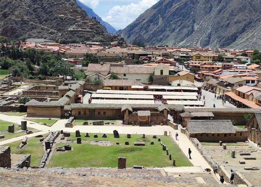 From Cusco: 2-Day Trip to the Sacred Valley and Machu Picchu - The Pisac craft market: where to browse with your eyes open