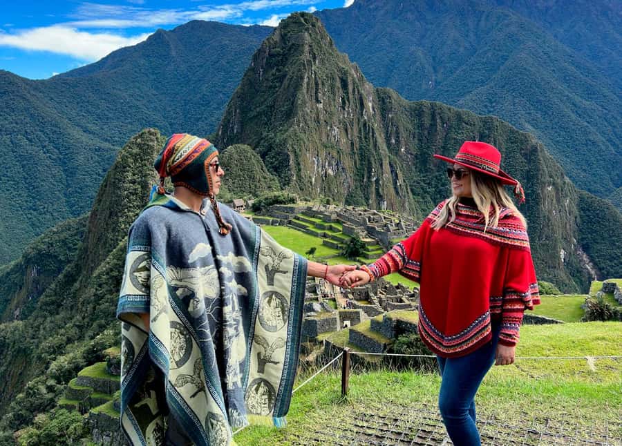From Cusco: Full-Day Group Tour of Machu Picchu - Lunch and free time in Aguas Calientes: plan your budget and your pace