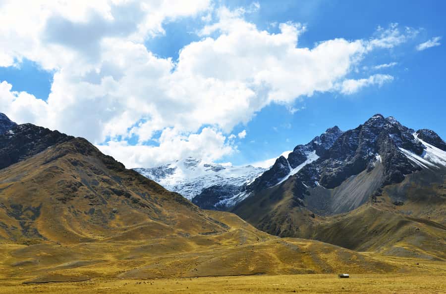 From Cusco: Full-Day Touristic Bus to Puno with Guided Tours - A 10-hour Cusco-to-Puno route with real structure