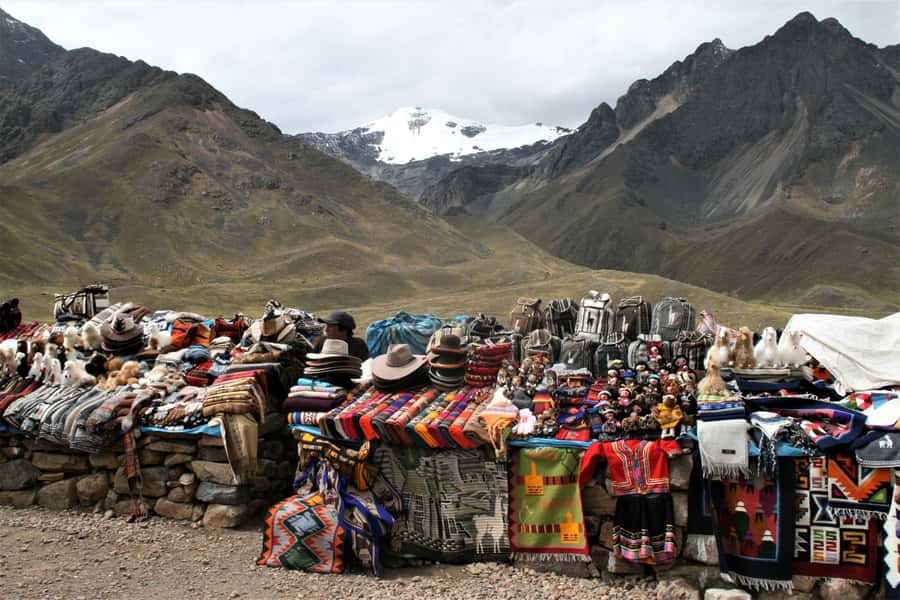 From Cusco: Full-Day Touristic Bus to Puno with Guided Tours - Raqchi’s Inka temple: turning ruins into a story