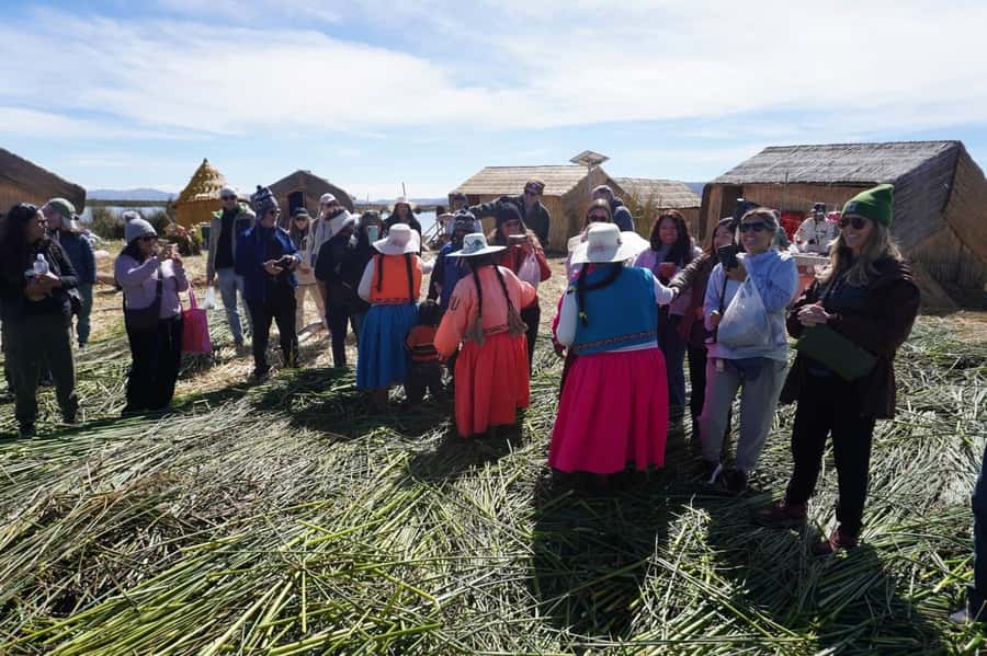 From Cusco: Lake Titicaca, Uros and Amantani by sleeper bus - Speedboat over Titicaca: use the time for views, not fatigue