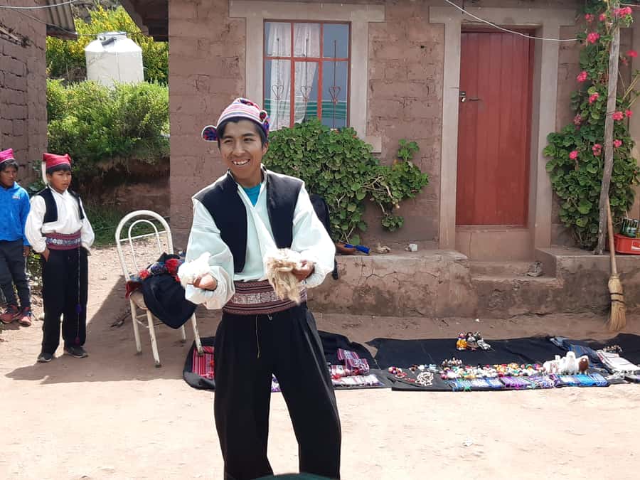 From Cusco: Lake Titicaca with a visit to Uros and Taquile - Cusco-to-Puno Start: early pickup, long ride, good structure