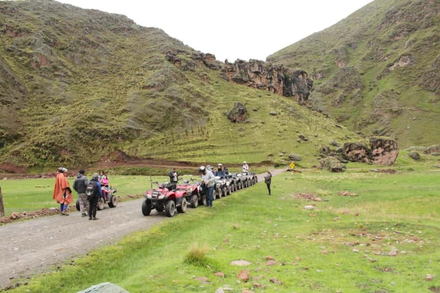 From Cusco: Mountain of colors and red valley on ATVs - Red Valley Viewpoint to Rainbow Mountain Walk: effort, altitude, and good reasons to go early
