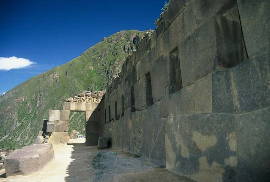 From Cusco: Ollantaytambo Fortress Half-Day Private Tour - Cusco pickup and getting into the Sacred Valley rhythm