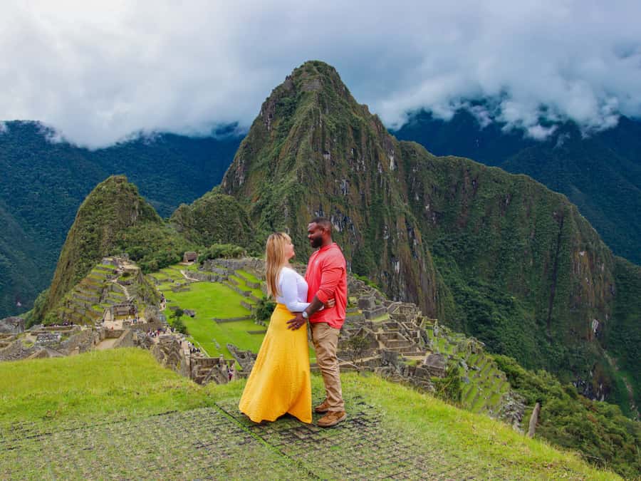 From Cusco: Sacred Valley & Machu Picchu 2-Day Tour by Train - The train to Aguas Calientes: Peru rail views and smart ticket choices