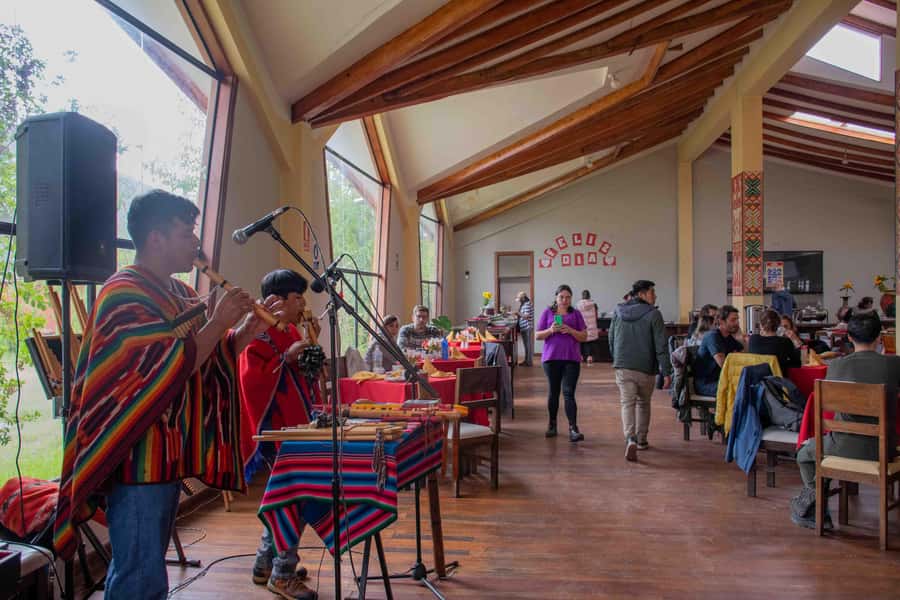 From Cusco: Sacred Valley & Maras Salt Mines Tour with Lunch - Pisac: ruins plus a workshop stop that breaks up the day
