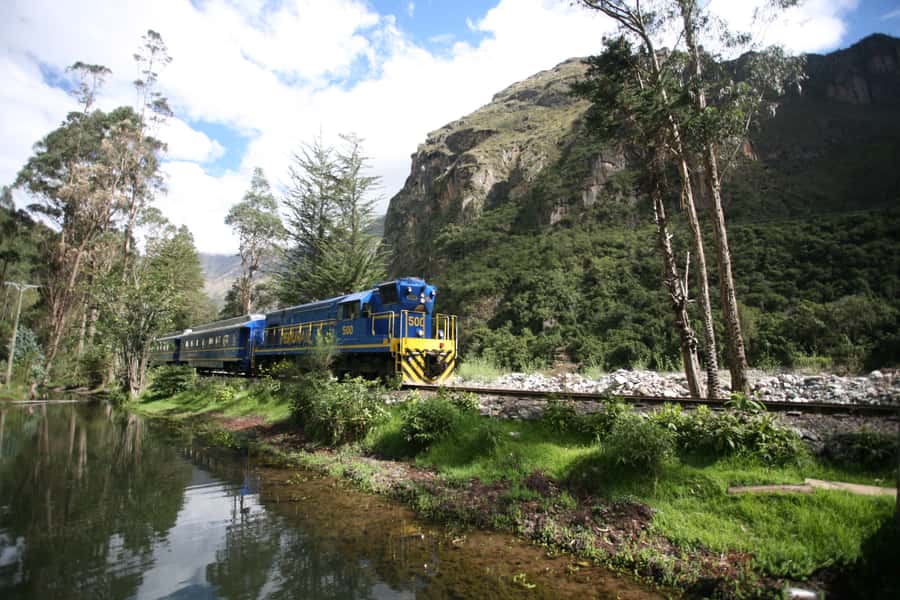 From Cusco: Train Ride and Guided Tour of Machu Picchu - Aguas Calientes Stop: Check-In, Reset, and Getting Up to the Ruins