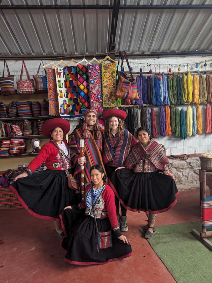 From Ollantaytambo:Moray, Salt Mines, Chinchero end in Cusco - Chinchero textiles: watching tradition still happen