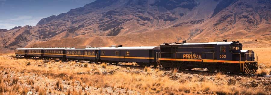 From Puno: Travel to Cusco in Titicaca Train All Inclusive - The key viewpoint stop at Abra de la Raya