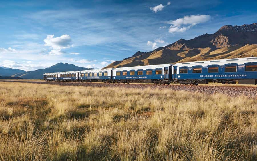 From Puno: Travel to Cusco in Titicaca Train All Inclusive - La Raya stop: the Andean market moment
