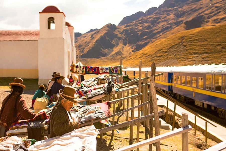 From Puno: Travel to Cusco in Titicaca Train All Inclusive - Observatory bar car time: where the journey becomes relaxing